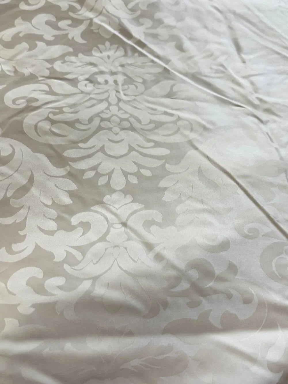Bloomingdale’s USA New Queen Down White Goose 100% German Silk Jacquard 36oz